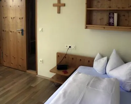 Akademie Schonbrunn Gastehaus St. Klara Hotel 3*