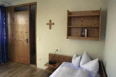 Akademie Schonbrunn Gastehaus St. Klara 3*