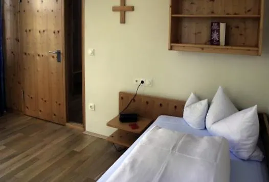 Akademie Schonbrunn Gastehaus St. Klara Hotel 3*